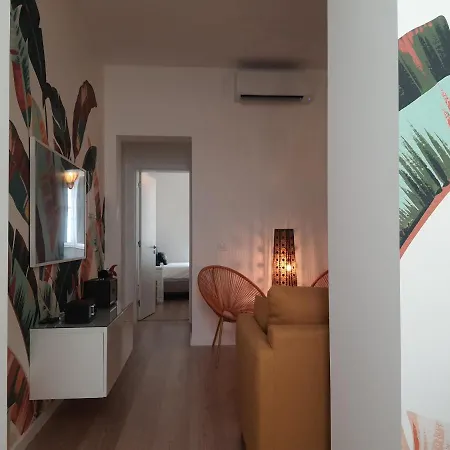 Exotic Fusion: Coffee & Radio Apartment *